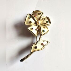 Vintage Beautiful Golden Flower Broach With Different Color Stones
